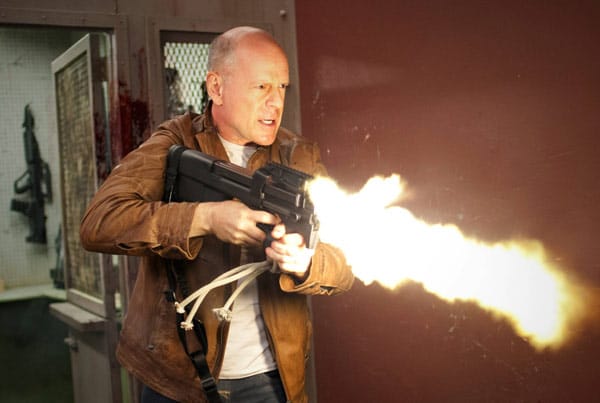 Bruce Willis als Joe in "Looper": In "Looper" spielt Bruce Willis einen gesuchten Attentäter. Mit seiner Frisur passt er genau in das Muster der Filmbösewichte. Lichtes oder gar kein Haar sind fast schon Voraussetzung für solche Rollen.