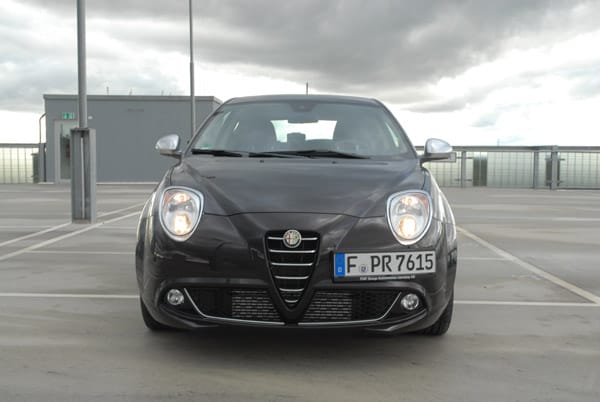 Alfa Romeo Mito 0,9 8V Twin Air: Der schicke Kleinwagen von Alfa fährt nun mit dem Sparmotor vor.