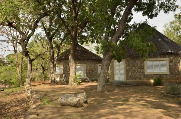 Bouba-Ndjida-Lodge an den Ufern des Lidi-Flusses, Kamerun, Afrika.