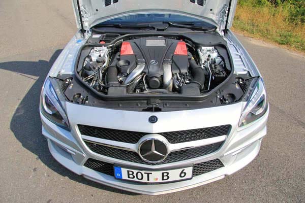 Der 4,7 Liter großen Achtzylinder mit 525 PS beschleunigt den Brabus Mercedes SL 500 B50 in nur 4,4 Sekunden auf Tempo 100.