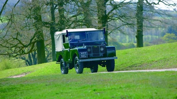 Die Lieblingsfahrzeuge Queen Elisabeth sind jedoch seit Jahren ihre ganz gewöhnlichen Land Rover Defender.