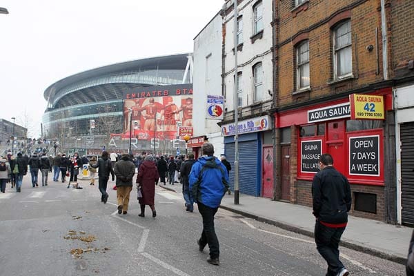Neue Heimat, neue Möglichkeiten: Seit der FC Arsenal im Emirates Stadium aufläuft, kommen durchschnittlich 60.092 Zuschauer. In der alten Spielstätte Highbury wäre das von der Kapazität gar nicht möglich gewesen.