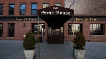 Eine der Top-Adressen für Dry Aged Beef ist das Restaurant von Peter Luger in New York. Der Amerikaner gilt als Wieder-Entdecker der Dry-Age-Technik.
