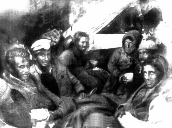 72 Tage nach dem Absturz konnte eine Gruppe von 16 Mann gerettet werden.