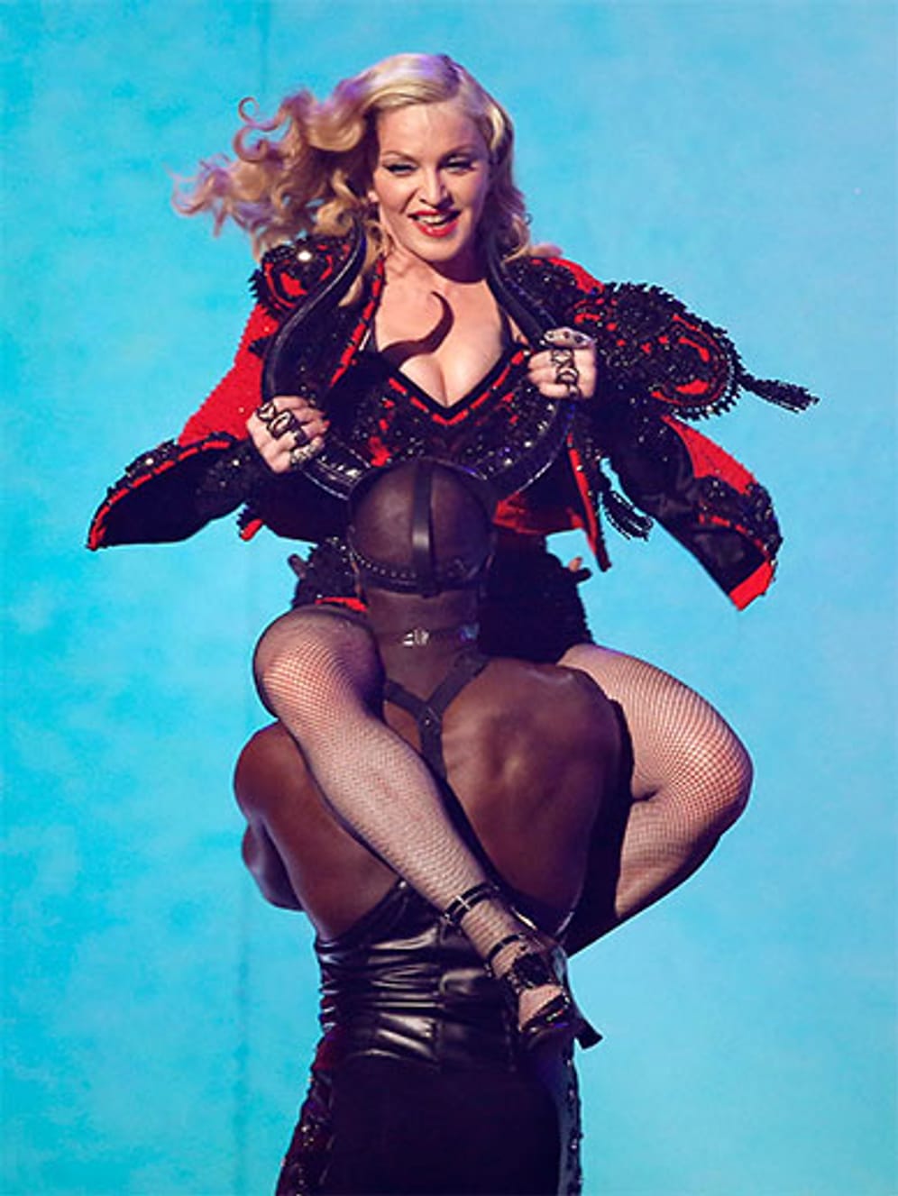 Madonna versucht, den Schuhtick vieler Frauen zu erklären. "Schuhe sind nicht besser als Sex, aber sie halten länger", sagt die Sängerin.