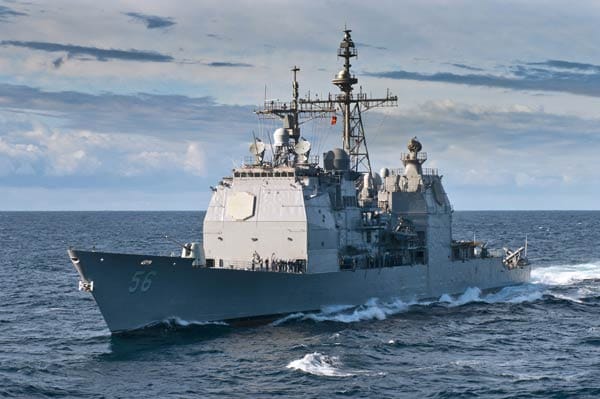 Der Lenkwaffenkreuzer "USS San Jacinto" - hier ein Archivbild - ist bei einer Übung vor Florida mit einem atombetriebenen U-Boot zusammengestoßen. Der Lenkwaffenkreuzer "USS San Jacinto" - hier ein Archivbild - ist bei einer Übung vor Florida mit einem atombetriebenen U-Boot zusammengestoßen.