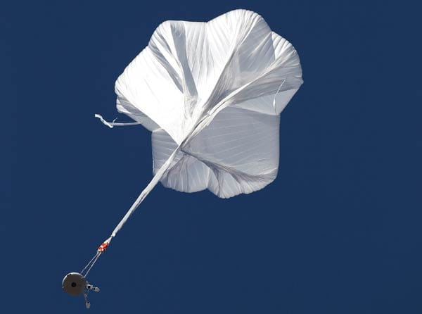 Baumgartner gewinnt schnell an Höhe: Mit einer Geschwindigkeit von rund 5 Metern pro Sekunde steigt der Ballon auf.