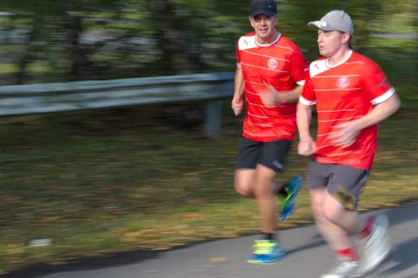 Eine Woche nach seiner ersten Show hat Markus Lanz schon seine Wettschuld eingelöst. Er joggt mit Joey Kelly von Düsseldorf nach Köln.