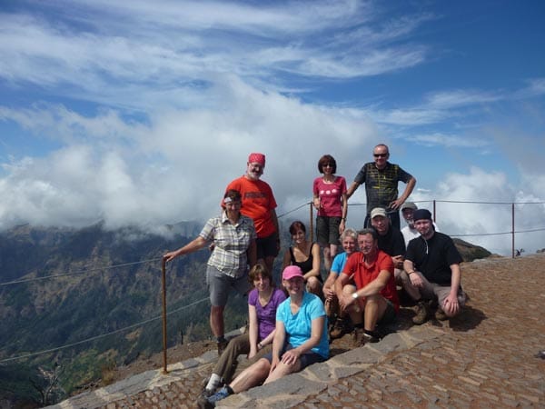 Wandergruppe auf dem Pico Ruivo auf Madeira.