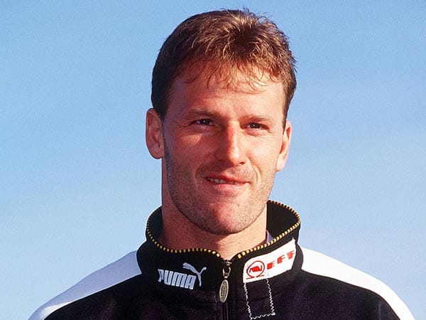 Kommen wir zur Rubrik "Österreichische Fußballer mit Super-Namen": Wolfgang Knaller, auf einem Bild von 1998. Vier Länderspieleinsätze stehen für Knaller zu Buche.