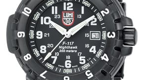 Und hier ein Modell aus der Nighthawk-Serie, die A.6402. Verbaut wurde nun Antireflex-beschichtetes Saphirglas. Die Uhr kostet knapp 800 Euro.