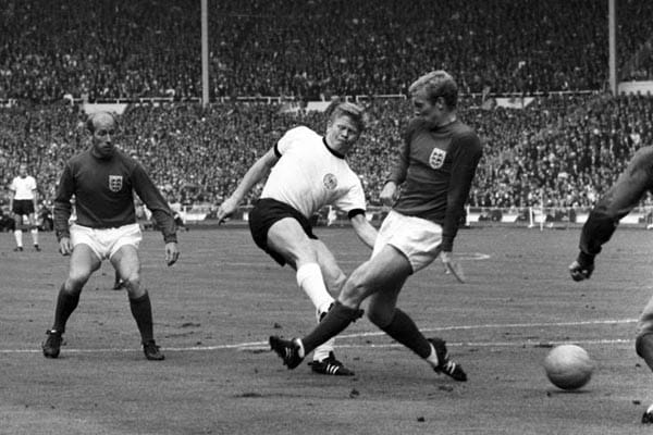 Unvergessen sein Tor im WM-Finale 1966 gegen England, trotz dessen es nicht zum Titel reichen sollte.