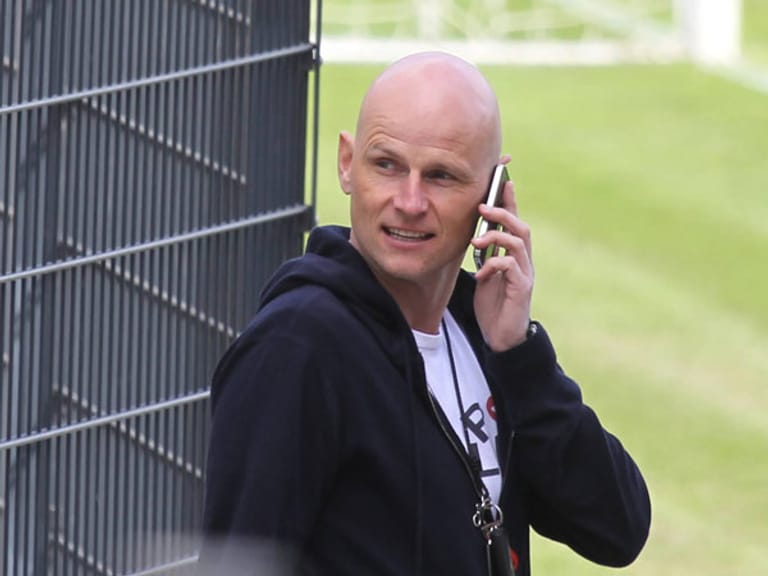"Oh, das ist meine Frau. Die will fragen, ob ich morgen noch eine Arbeit habe" - Kölns Trainer Stale Solbakken nach dem verlorenen Heimspiel gegen Augsburg, als sein Handy während der Pressekonferenz klingelte. Zwei Tage später wurde er entlassen.