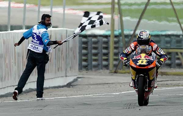 Mit 22 Jahren ist Cortese am Ziel seiner Traume angekommen: In Malaysia holte er sich den ersehnten WM-Titel in der neuen Moto3-Klasse.