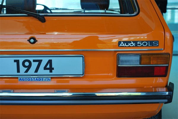 Die Heckpartie eines Audi 50 LS aus dem Jahr 1974.