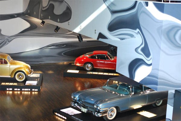 Die unterschiedlichen Marken werden aufwändig präsentiert im Automuseum in Wolfsburg.