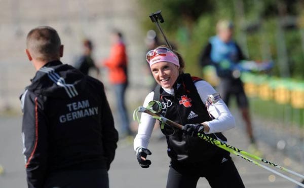 Im Frühjahr gab die Langläuferin Evi Sachenbacher-Stehle bekannt, diese Saison bei den Biathleten starten zu wollen. Bereits bei ihrem ersten offiziellen Wettkampf gewann sie den deutschen Meistertitel in der Mixed Staffel. Bei olympischen Spielen konnte die 32-Jährige zwischen 2002 und 2010 zwei Gold- und drei Silbermedaillen gewinnen.