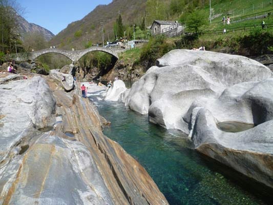 Schweiz: Natürliche Pools im Verzascatal