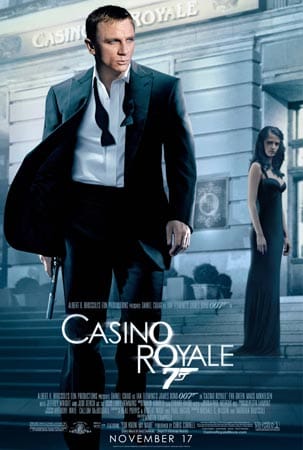 "Casino Royale" aus dem Jahr 2006 ist eine Neuverfilmung des ersten James-Bond-Romans "Casino Royale" von Ian Fleming und der gleichnamigen Fernsehfassung aus dem Jahr 1954. Der Film hatte am 14. November 2006 Weltpremiere in London. Er startete am 23/24. November 2006 in den deutschsprachigen Kinos. Casino Royale ist der 21. offizielle Film der James-Bond-Filmreihe und der erste mit Daniel Craig in der Titelrolle, dem sechsten regulären Bond-Darsteller.