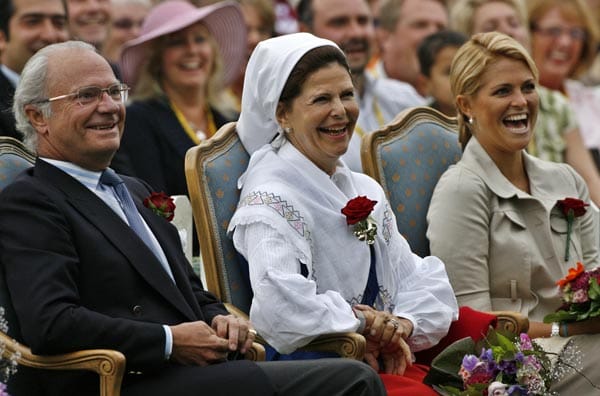 Chris hielt ganz traditionell bei König Carl XVI. Gustaf (66) und Königin Silvia (68) um die Hand ihrer Tochter an.