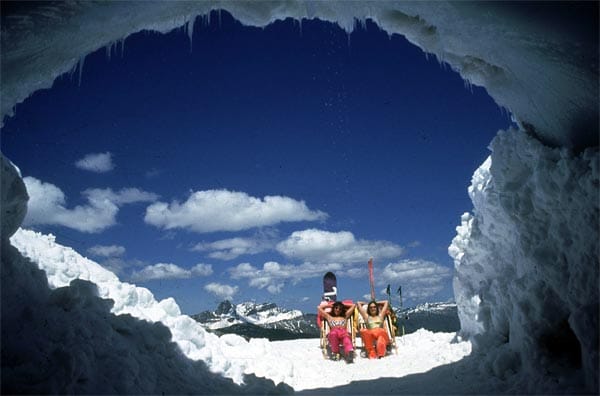 Wer Hintertux besucht, kann sich auch die Eishöhle am Hintertuxer Gletscher ansehen.