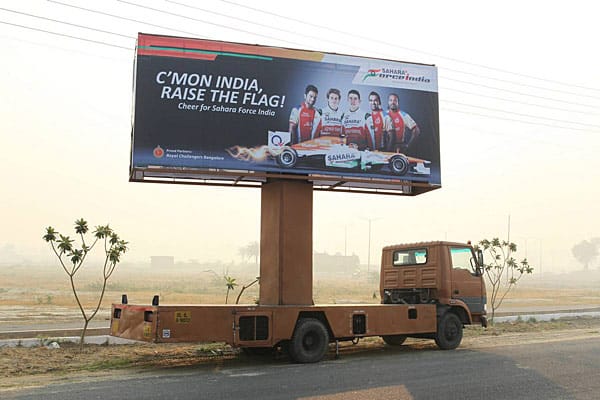 Das Heim-Team Force India setzt auf große Werbung - und auf interessante Werbetafeln.
