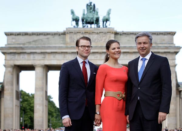 Im Mai 2011 besuchte das Paar Berlin und strahlte mit Berlins regierendem Bürgermeister Klaus Wowereit um die Wette.