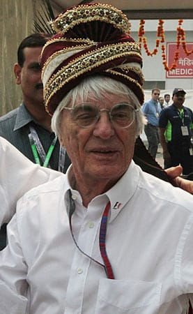 Formel-1-Boss Bernie Ecclestone mit einem traditionellen Turban. Der Brite feiert in Indien seinen 82. Geburtstag.
