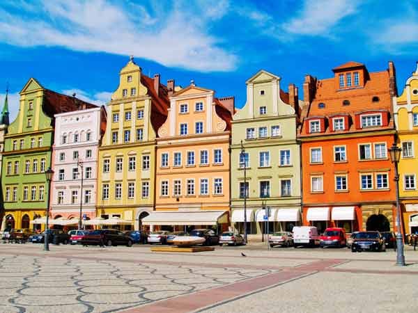 Auch Breslau, die viertgrößte Stadt Polens, hat einige bunte Flecken Erde zu bieten: Der Salzplatz, oder auch Plac Solny.