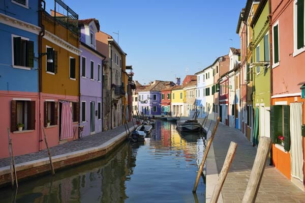 Die Insel Burano in der Lagune von Venedig.