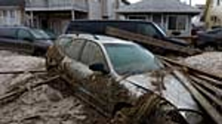 Die Schäden durch den Sturm "Sandy" sind gewaltig. Vielerorts stehen Menschen vor den Trümmern ihrer Existenz.