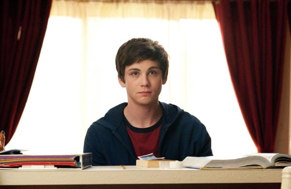 Voller böser Vorahnungen tritt der schüchterne Charlie (Logan Lerman) seinen ersten Tag in der Highschool an. Voller böser Vorahnungen tritt der schüchterne Charlie (Logan Lerman) seinen ersten Tag in der Highschool an.