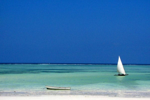 Die orientalisch geprägte "Gewürzinsel" Sansibar gilt als eine der schönsten Inseln im Indischen Ozean. In früheren Zeiten wurden Seefahrer angeblich mit dem Duft von Gewürznelken begrüßt, als sie nach Sansibar kamen.