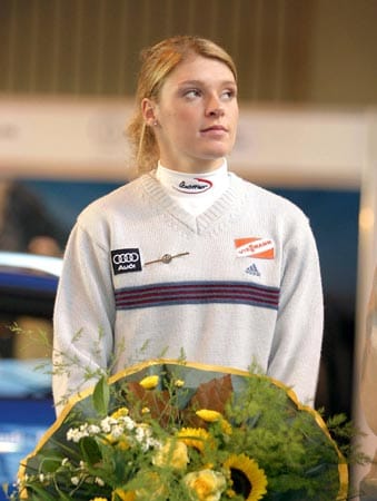 Vom Deutschen Skiverband bekam sie 2003 den Goldenen Ski verliehen, die höchste Auszeichnung des Verbandes.