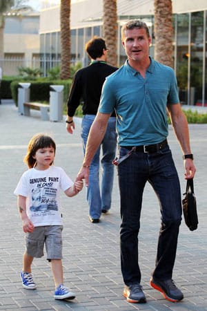 Ex-F1-Pilot David Coulthard ist mit seinem Sohn ebenfalls in das Emirat gekommen.