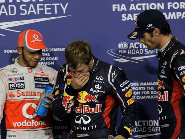 Während Lewis Hamilton (li.) sich über die Spitzenposition freut, ist die Stimmung bei Red Bull sichtlich getrübt.