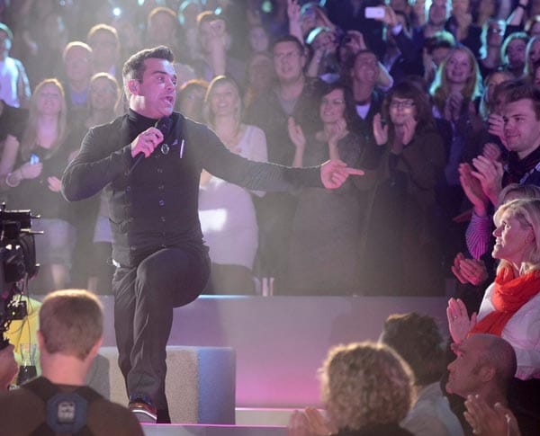 Beim Auftritt von Robbie Williams schlugen die Frauenherzen höher. Er brachte seine weiblichen Fans um den Verstand - und kam ihnen unverschämt nahe.
