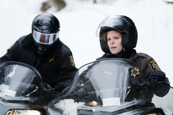 Das ruft Sheriff Becker (Treat Williams) und dessen Tochter Deputy Sheriff Hanna (Kate Mara) auf den Plan.