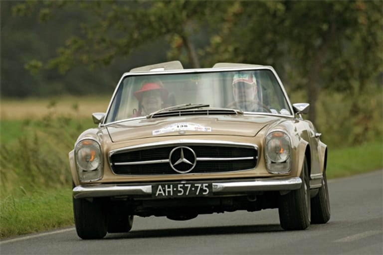 Mercedes 280 SL: Immer wieder genannt wird in Sammlerkreisen der Mercedes 280 SL. Wer ein gutes Stück aus den frühen 70er Jahren erworben hat, konnte vor Jahren mit gut 10.000 Euro fündig werden. Heute kostet ein gutes Modell rund 25.000 Euro.