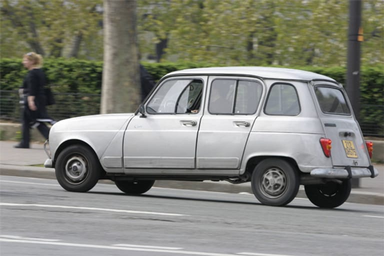 Der Renault R4 fährt heute noch gerne durch die Straßen Frankreichs.