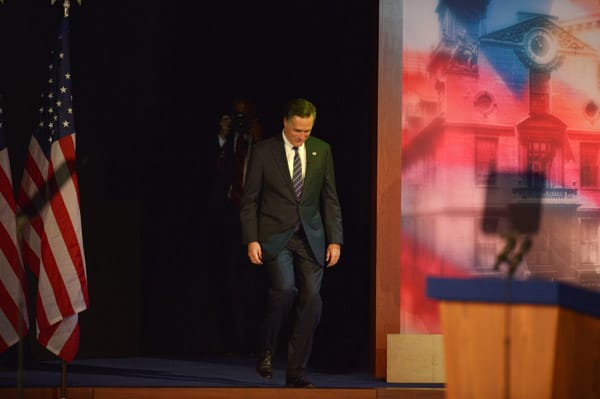Erst nach mehr als einer Stunde tritt Romney vor seine Anhänger, um seine Niederlage einzugestehen.