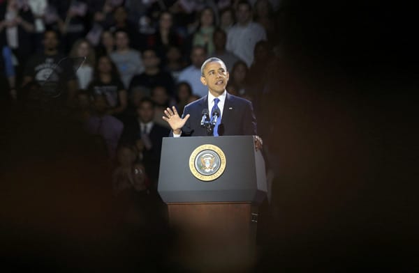 Der alte und neue Präsident tritt auf seiner Siegesfeier in Chicago ans Mikrofon.