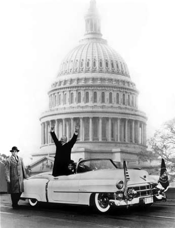 Cadillac Eldorado Convertible: 1953 steht der neue Präsident Eisenhower in seiner Limousine.