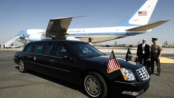 Ist Barack Obama nicht an Bord der Air Force One unterwegs, dann sitzt er vielleicht im belederten Fond seines schwer gepanzerten Cadillac.