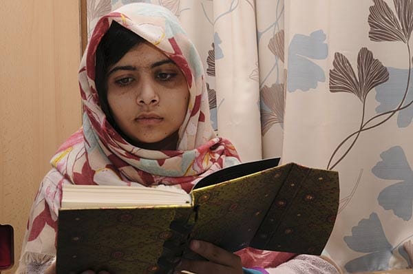 Nach Kopfschuss: Pakistanisches Mädchen Malala erholt sich