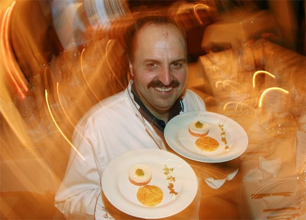 Kaviar ist auch bei den Sterne-Köchen sehr beliebt. Ganzjährlich werden in der Gourmet-Küche Kaviar-Variationen angeboten. Starkoch Johann Lafer präsentierte am 07.03.2008 in Berlin im Restaurant Duke im Ellington Hotel seine Kreation Lachstartar mit Fliegenfisch-Kaviar.