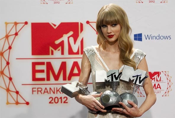 Taylor Swift räumte - genau wie Justin Bieber - drei Preise ab. Anders als der 18-jährige Kanadier war die 22-jährige Country-Pop-Sängerin aus den USA jedoch nach Frankfurt gereist, um ihre Trophäen abzuholen.