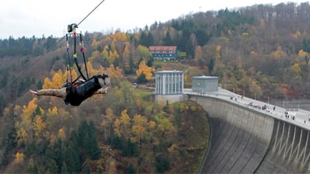 Zipline über der Rappbodetalsperre.