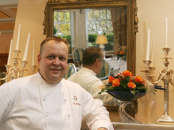 Auch der Sterne-Koch Claus-Peter Lumpp vom Hotels Bareiss in Baiersbronn zählt bei allen Gourmet-Führern zu den Spitzenreitern.