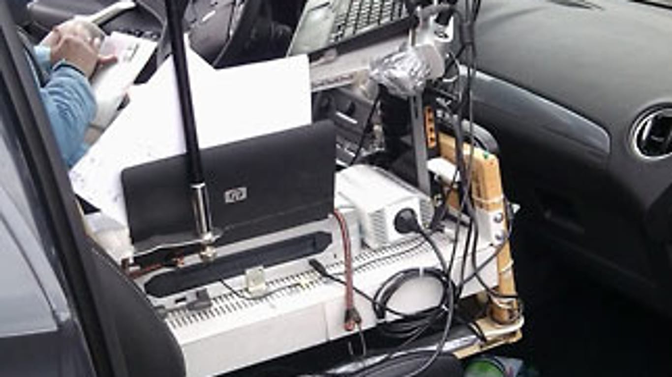 Ein mobiles Büro auf dem Beifahrersitz entdeckte die Polizei in einem Wagen auf der A8